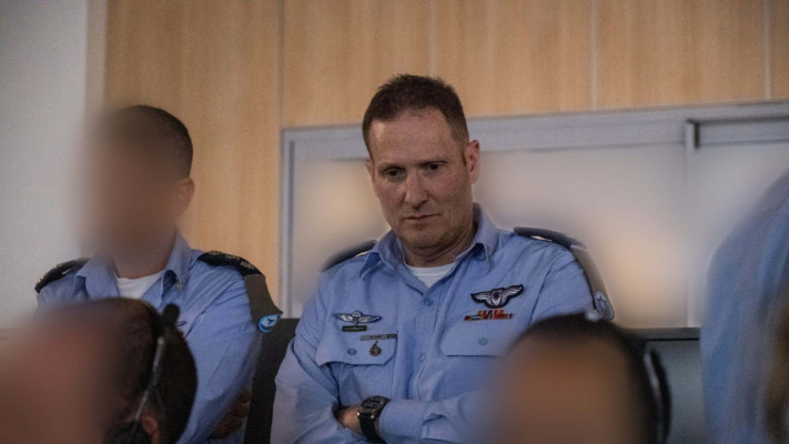מפקד חיל האוויר, אלוף תומר בר, במהלך התקיפה באיראן (צילום: דובר צה''ל)